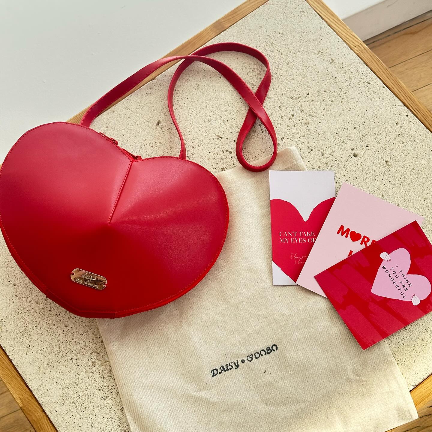 გულის ფორმის ჩანთა