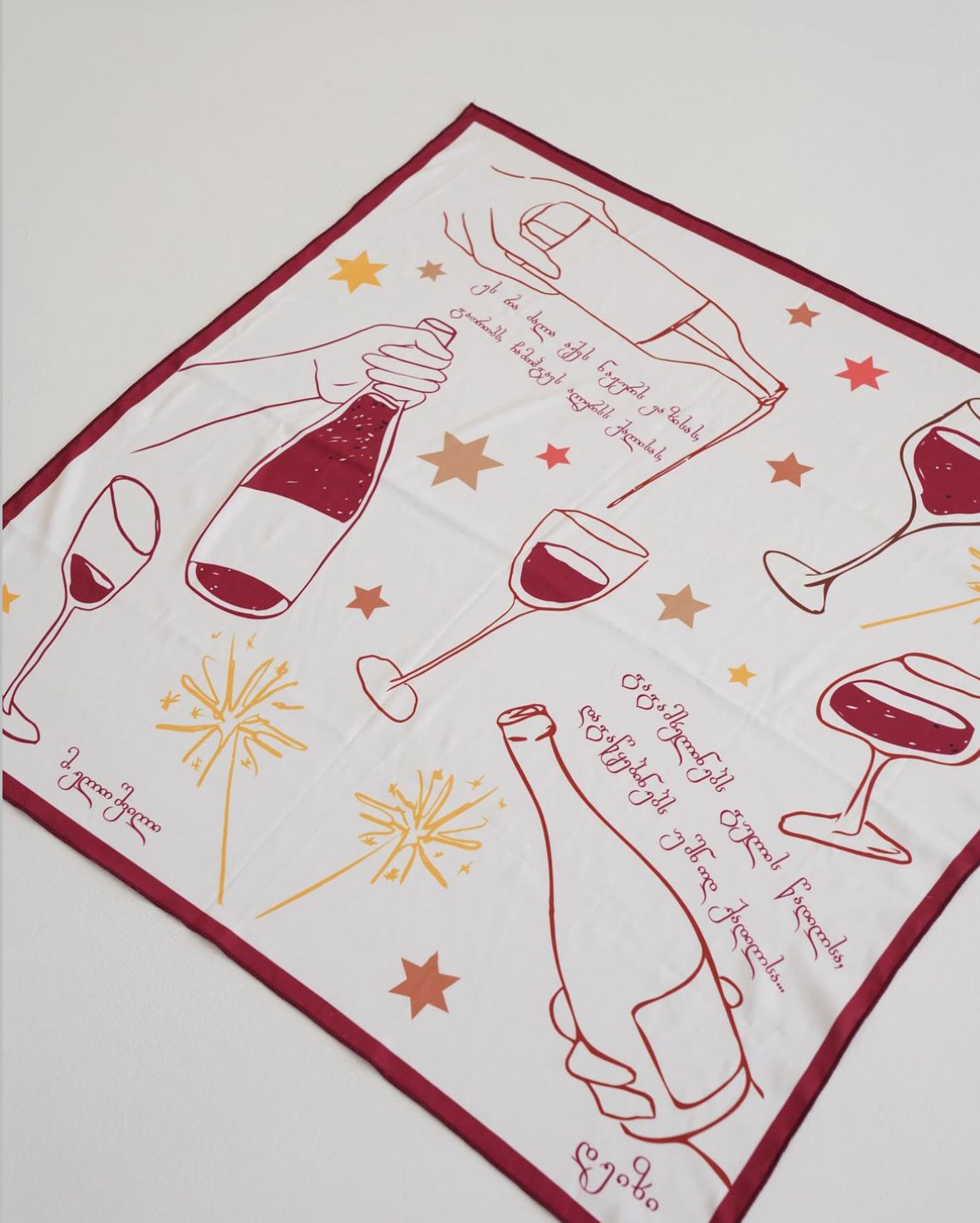 აბრეშუმის შარფი ღვინის ილუსტრაციით