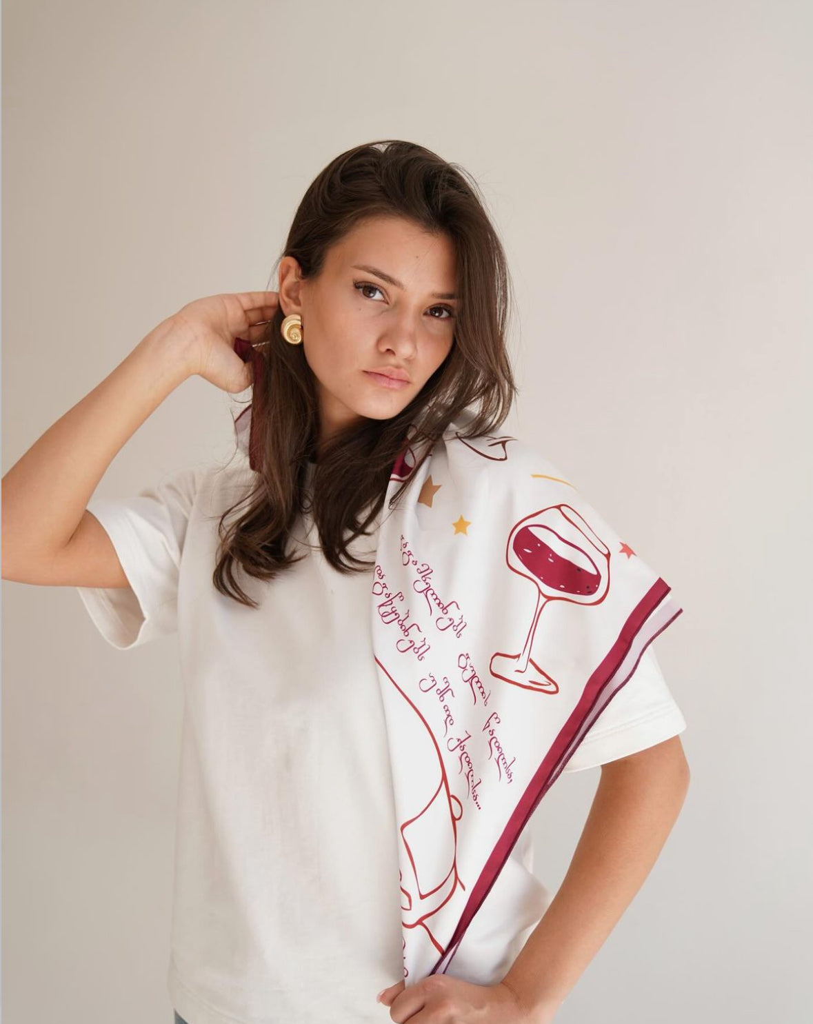 აბრეშუმის შარფი ღვინის ილუსტრაციით