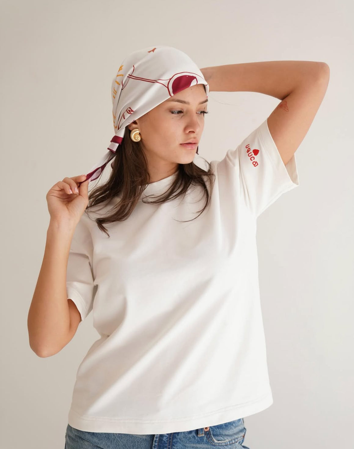 აბრეშუმის შარფი ღვინის ილუსტრაციით