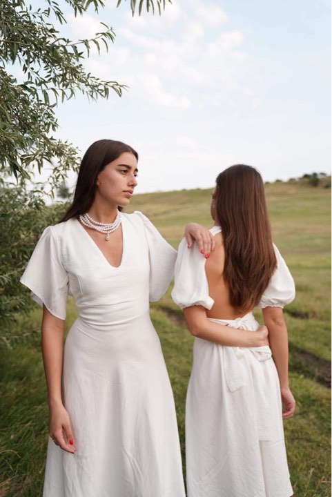 თეთრი ტილოს კაბა