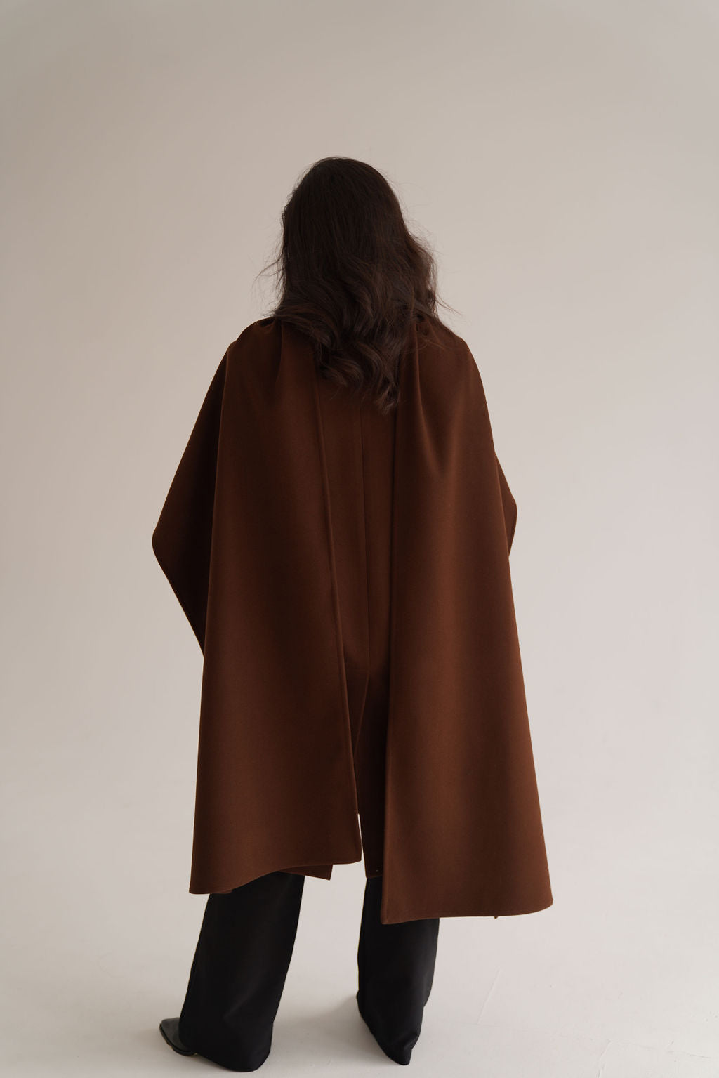 პალტო გრძელი შარფით