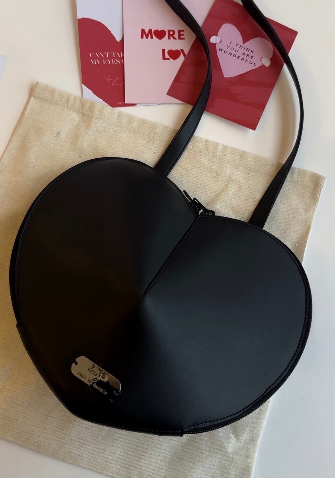 გულის ფორმის ჩანთა