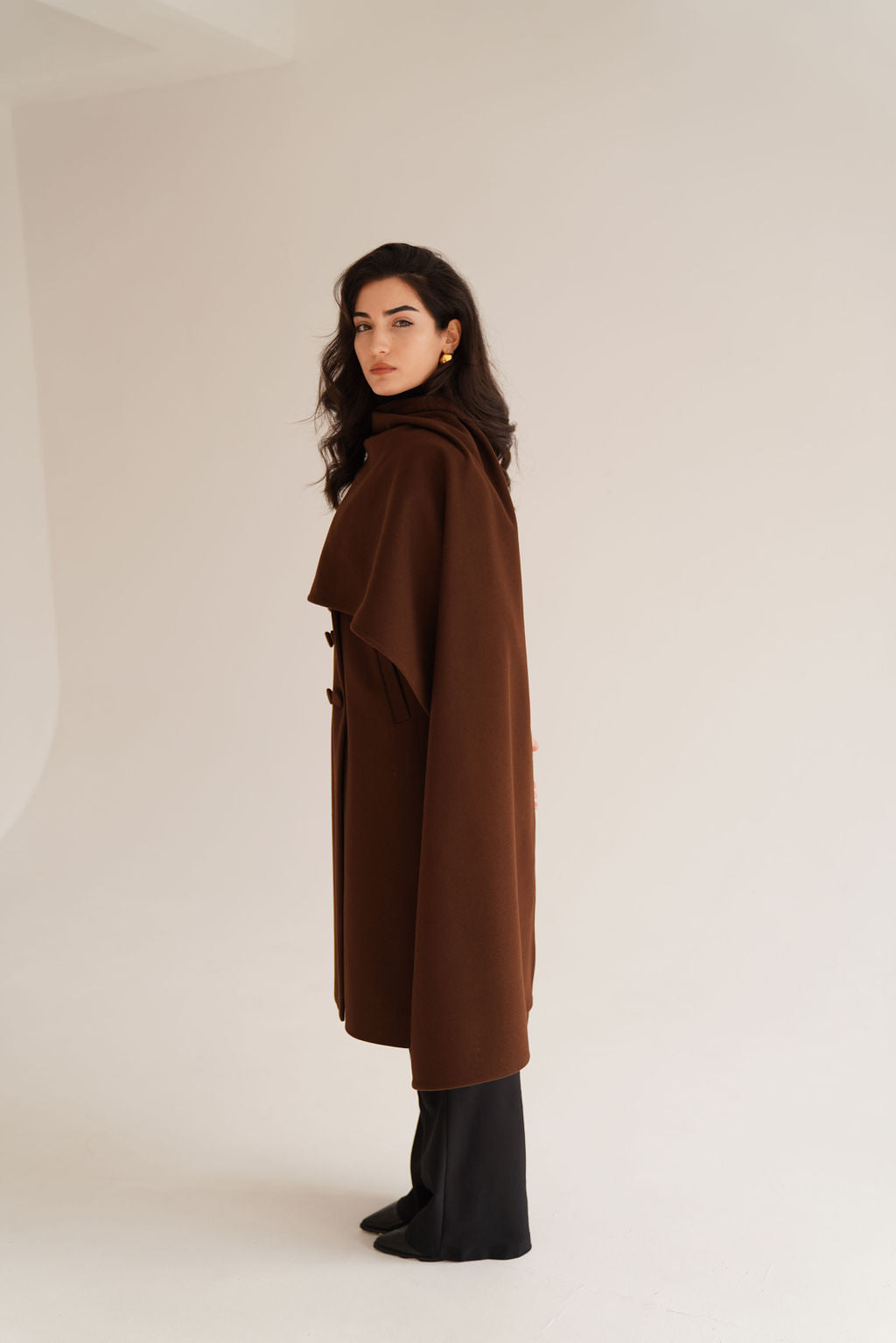 პალტო გრძელი შარფით