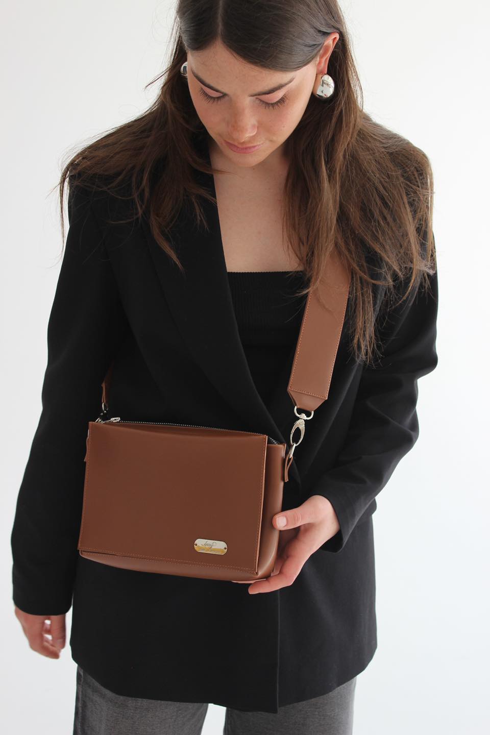 ეკო ტყავის გადასაკიდი ჩანთა