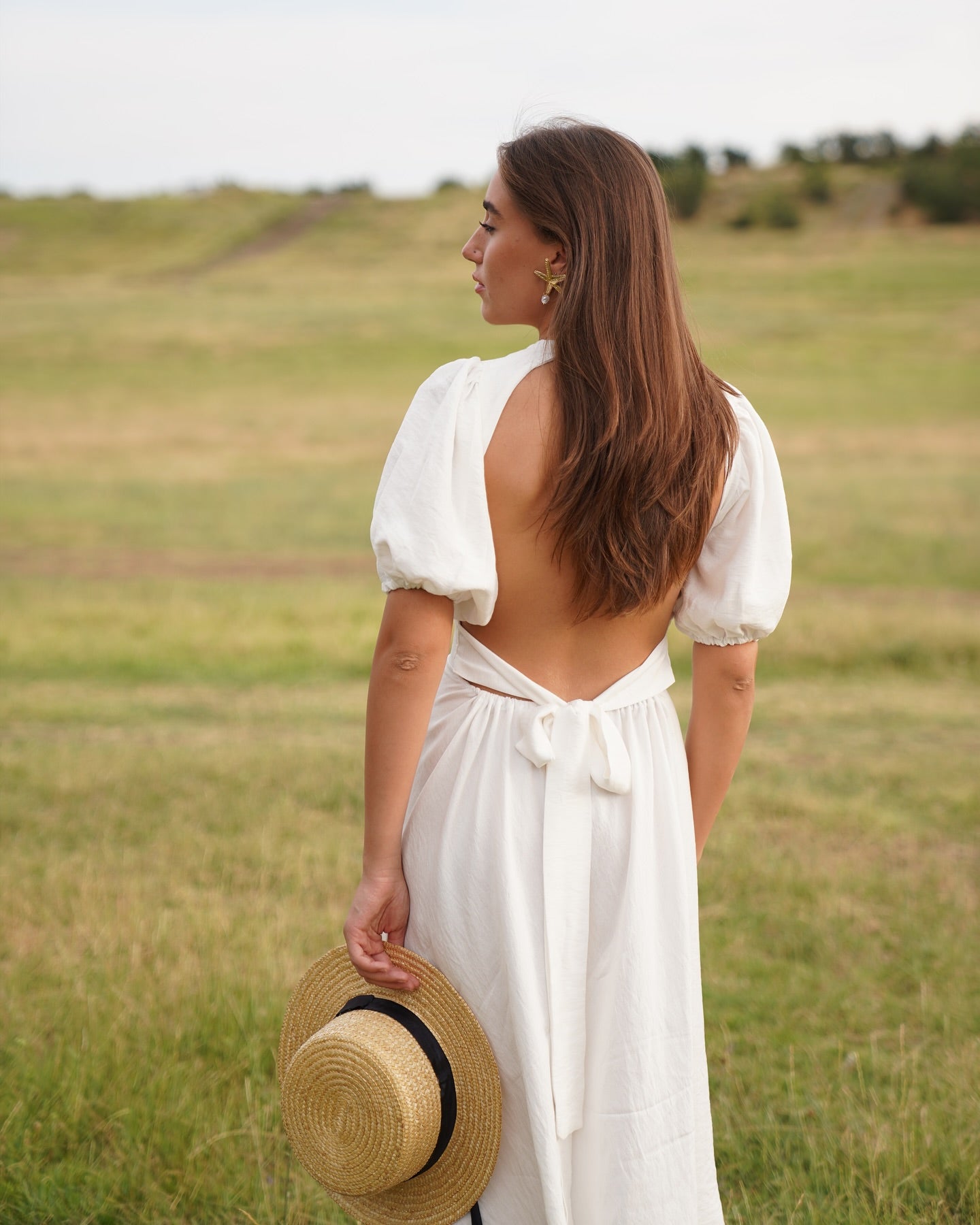 თეთრი ტილოს კაბა