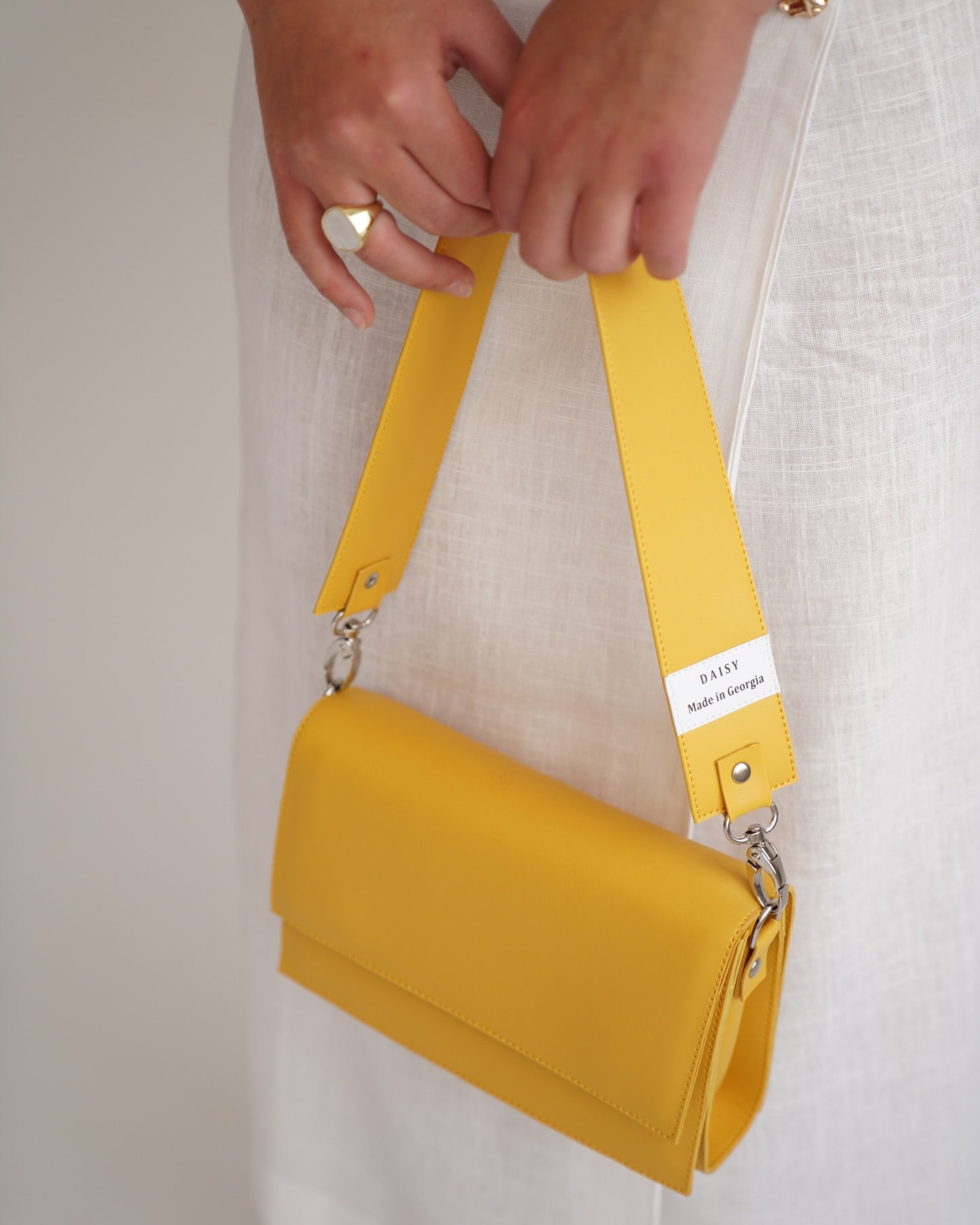 ტყავის ხელჩანთა