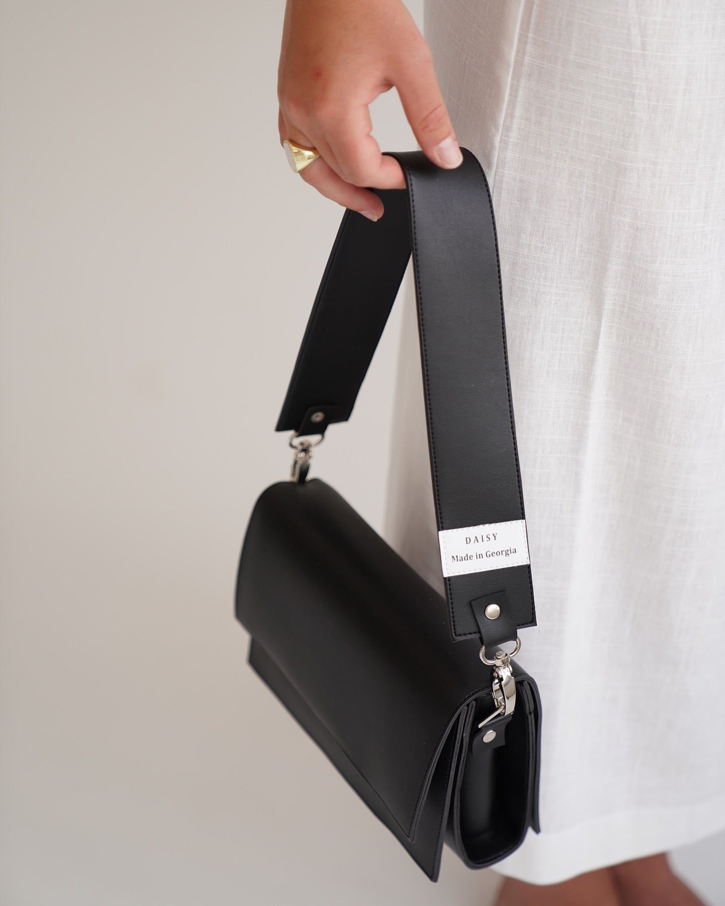 ტყავის ხელჩანთა