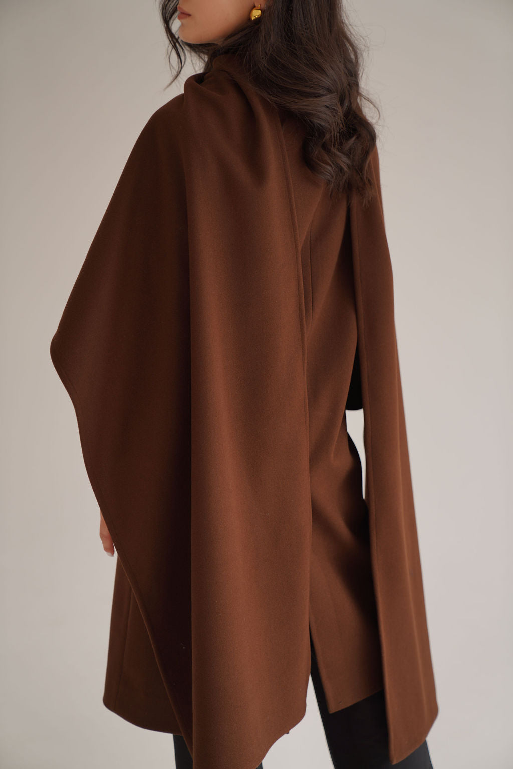 პალტო გრძელი შარფით