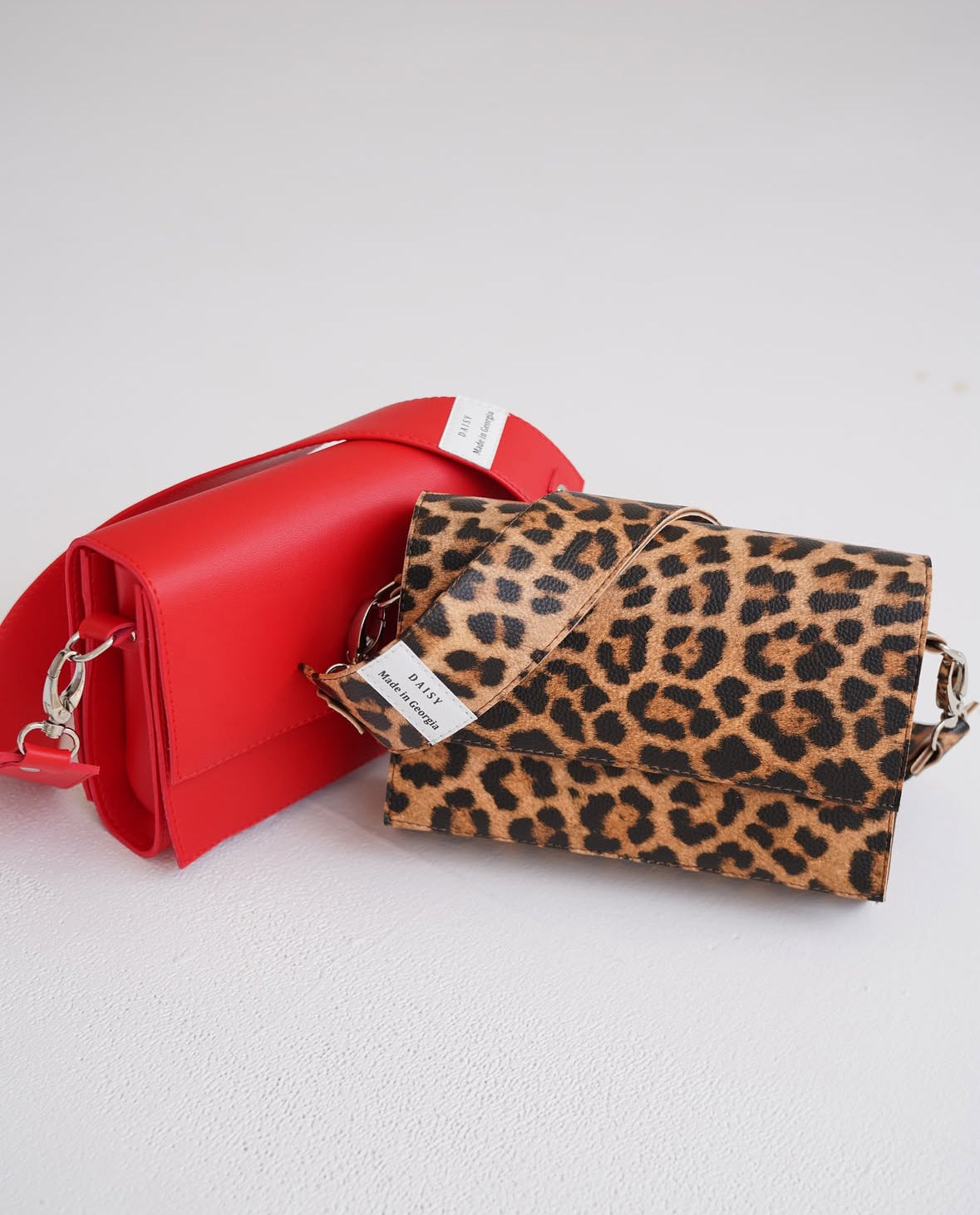 ტყავის ხელჩანთა