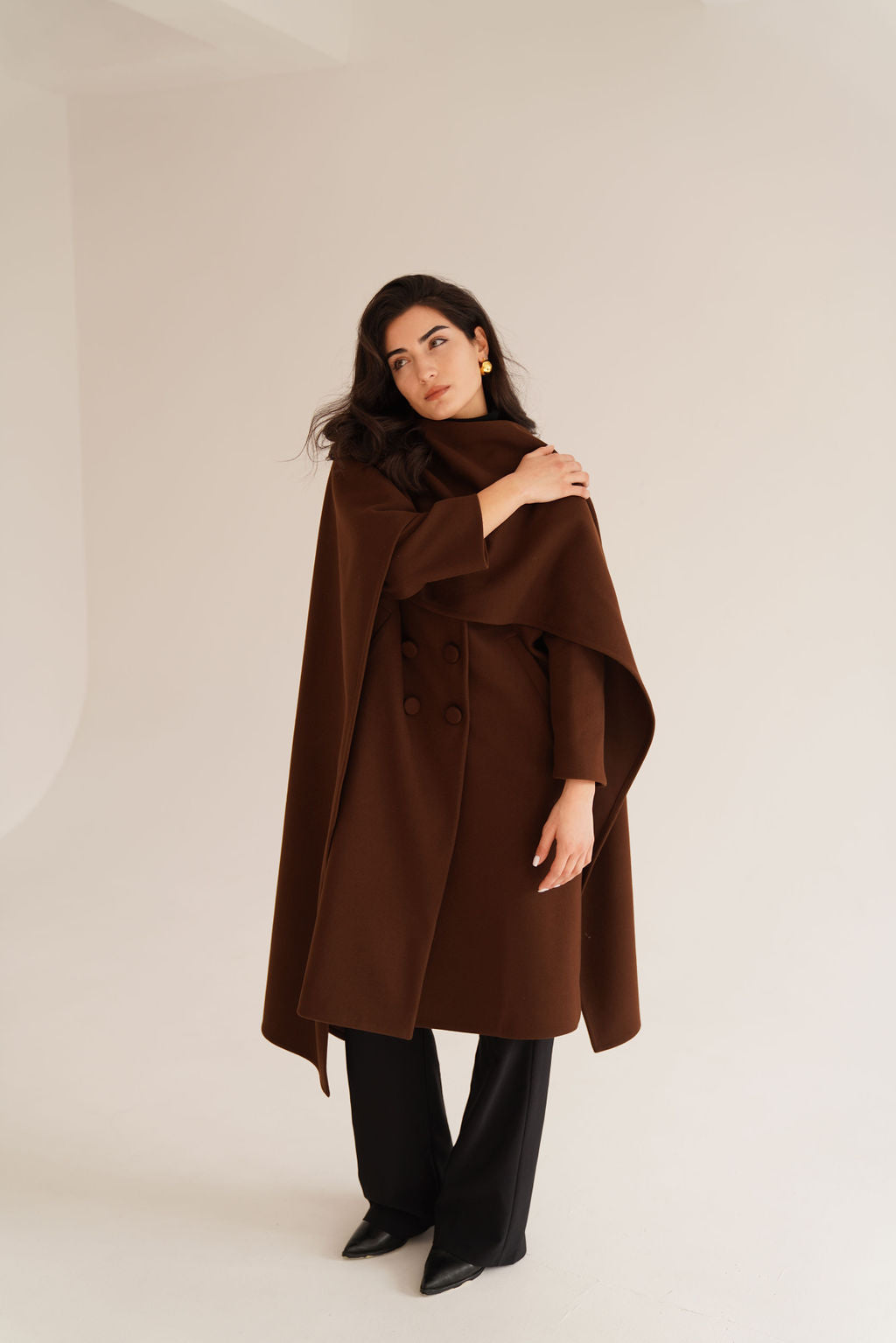 პალტო გრძელი შარფით