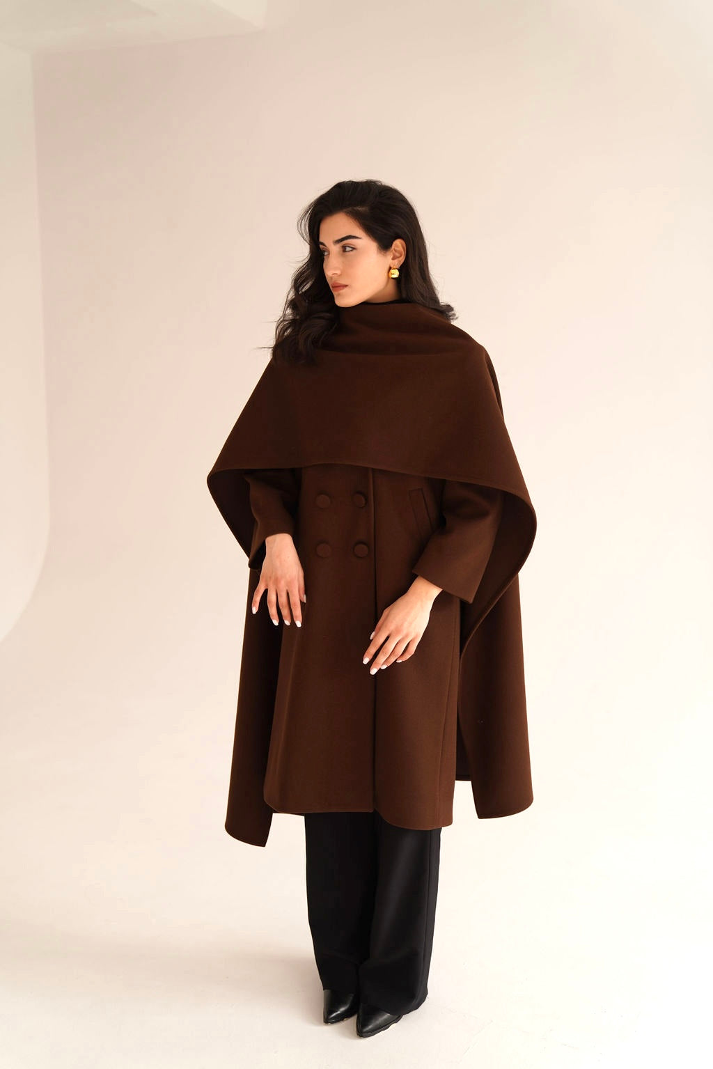 პალტო გრძელი შარფით